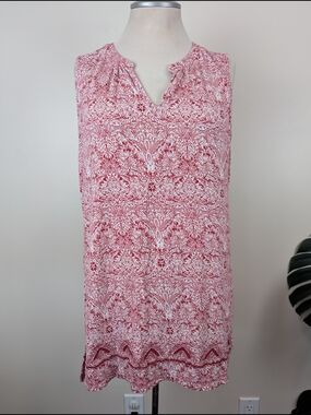 Dalia White and Red Paisley V-Neck Sleeveless Blouse